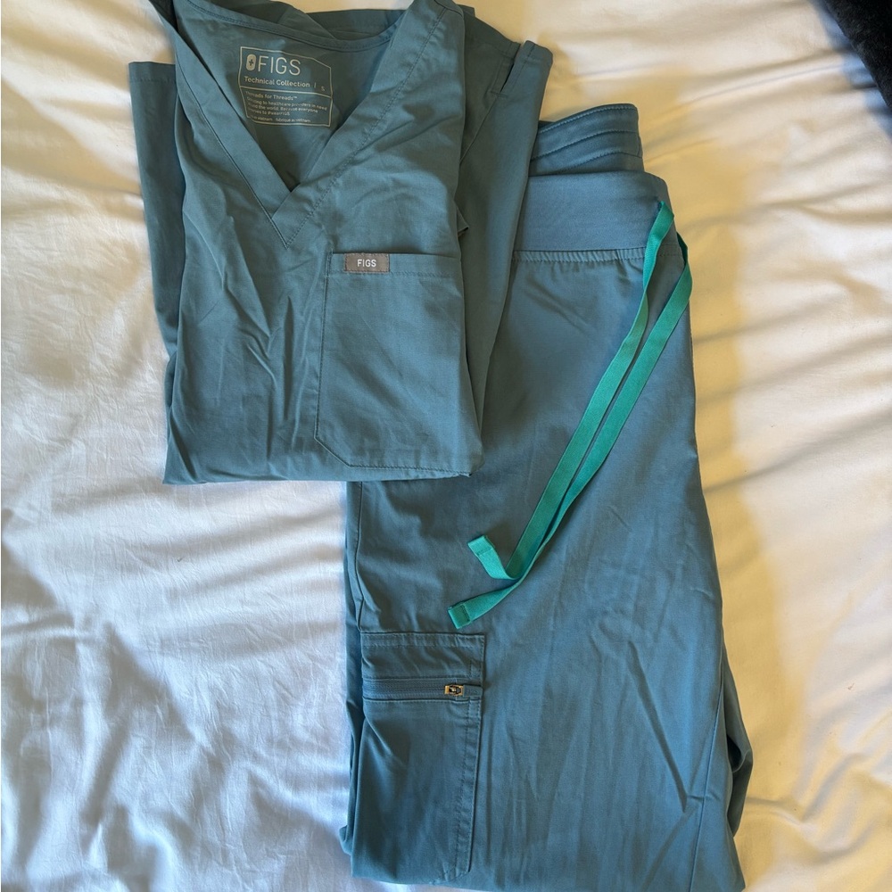 Figs Aqua Blue Scrub Ensemble